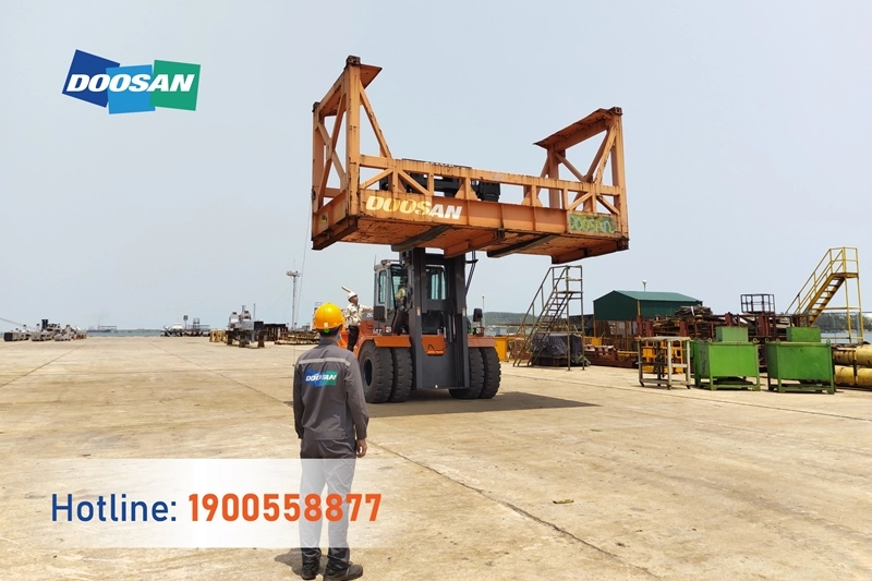 202104-bom-tan-sieu-xe-nang-doosan-25-tan-05