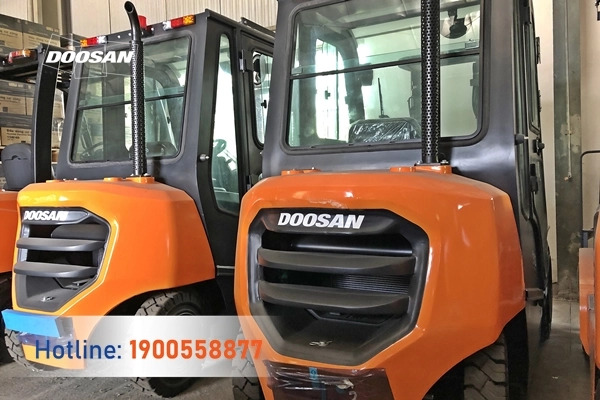202201-xe-nang-van-chuyen-logistics-cabin-xe-nang-2