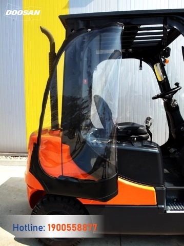 202201-xe-nang-van-chuyen-logistics-cabin-xe-nang