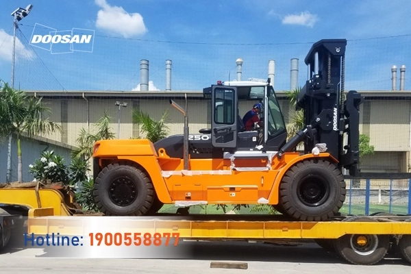 202202-ban-giao-xe-nang-dau-25-tan-doosan-brvt-01