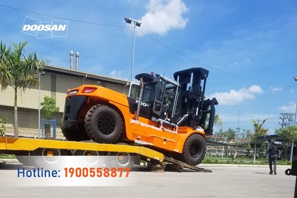 202202-ban-giao-xe-nang-dau-25-tan-doosan-brvt-02