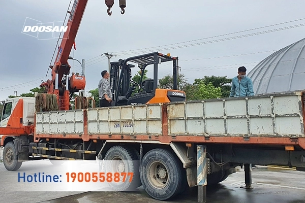 202204-ban-giao-xe-nang-dien-3-tan-vendor-samsung-bac-ninh-01