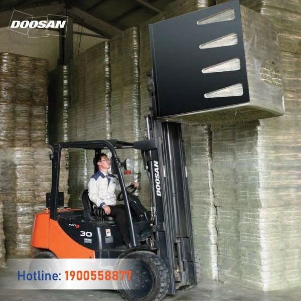 202205-xe-nang-gach-khong-nung-doosan-04