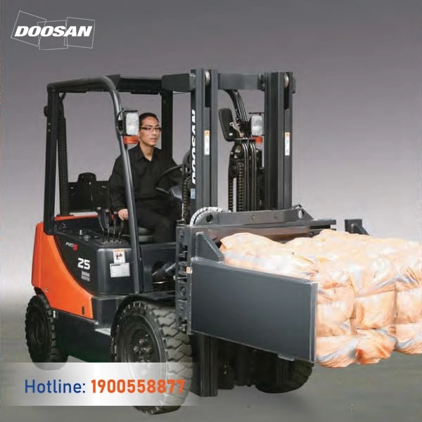 202205-xe-nang-kep-gach-tuynel-doosan-03