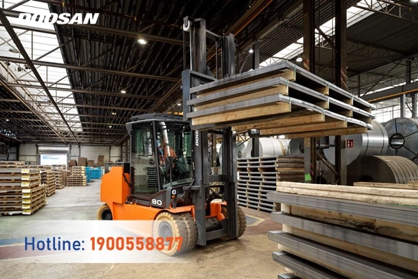 202303-ra-mat-xe-nang-dien-B80NS-03