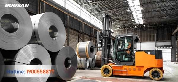 202303-ra-mat-xe-nang-dien-tai-trong-lon-Doosan-thumb