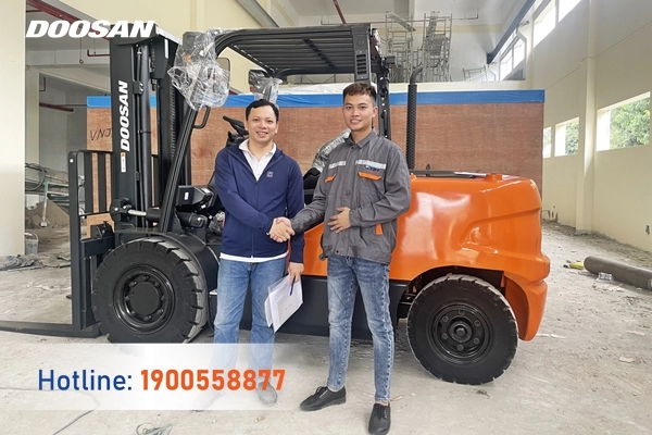 202304-ban-giao-xe-nang-dau-5-tan-hai-phong-02