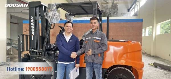 202304-ban-giao-xe-nang-dau-5-tan-hai-phong-thumb