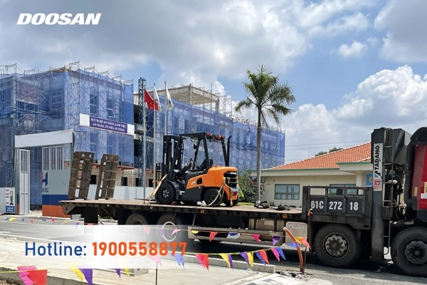202305-ban-giao-xe-nang-dau-chui-cont-dong-nai-1