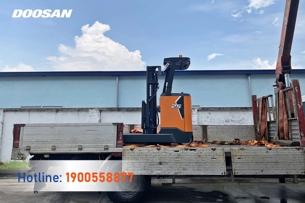 202305-ban-giao-xe-nang-dien-reach-truck-bac-ninh-1