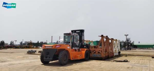 202103-ban-giao-xe-nang-doosan-25-tan-thumb