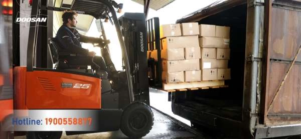 202201-xe-nang-van-chuyen-logistics-thumb