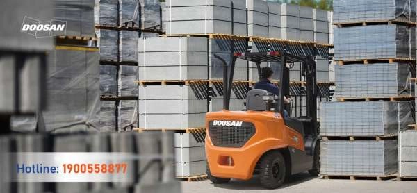 202205-xe-nang-gach-doosan-thumb