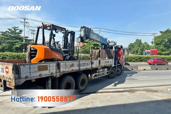 202406-ban-giao-xe-nang-dau-3-tan-xe-nang-nganh-det-dong-nai-1