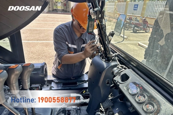 Hoạt động thăm khám định kỳ xe nâng Doosan do TST cung cấp