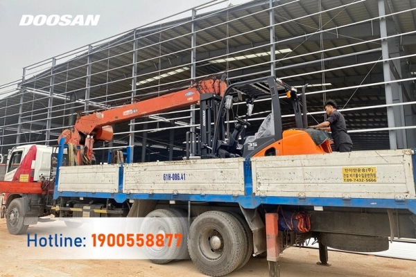 Bàn giao xe nâng dầu Doosan cho doanh nghiệp sản xuất chế phẩm đất sét tại Phú Thọ