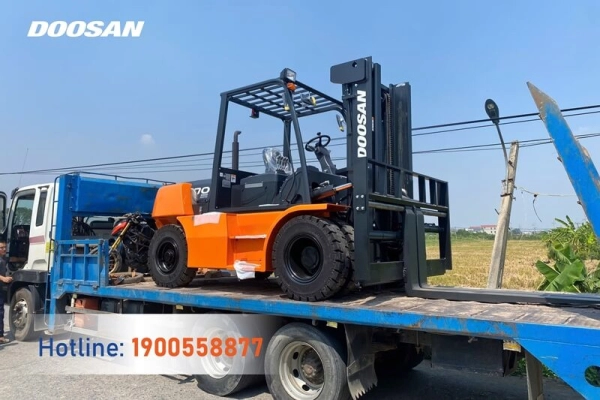 Bàn giao xe nâng dầu Doosan D70S-5 cho đơn vị Logistics tại Bắc Ninh