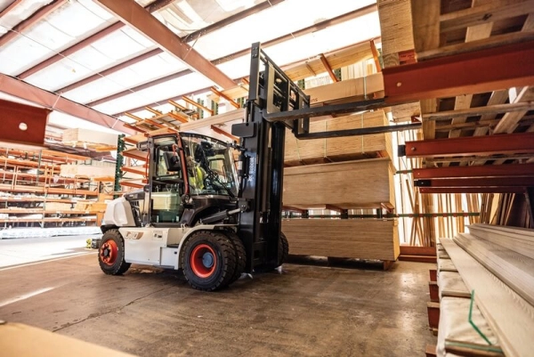 Giá xe nâng hàng mới nhất 2025 – Báo giá xe nâng Doosan, Bobcat chính hãng tại Việt Nam