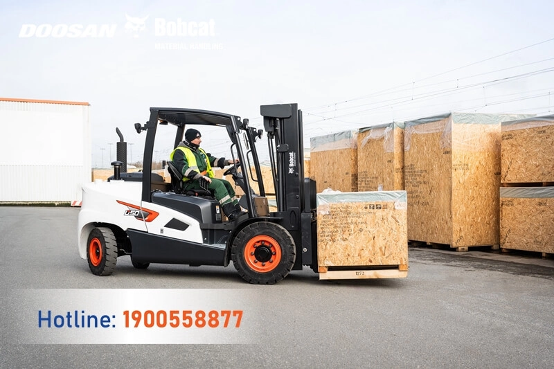 202505-xe-nang-dau-5-tan-bobcat-1