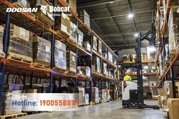 Xe nâng điện đứng lái nâng cao tới 9m chỉ có ở Doosan Bobcat