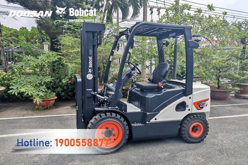 202507-ban-giao-3-xe-nang-dau-3-tan-d30s-7-bobcat-2