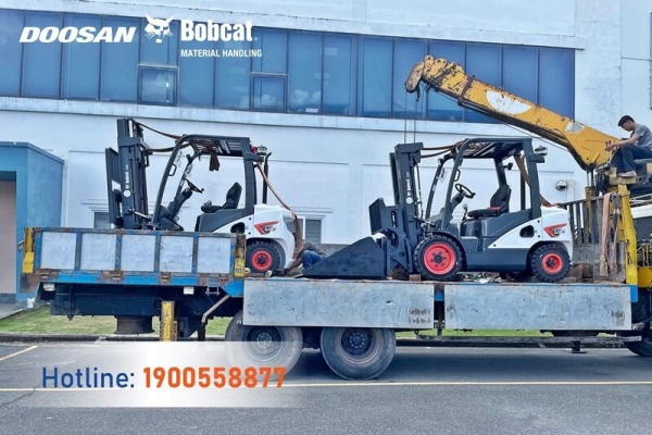Bàn giao liền 3 xe nâng dầu Bobcat D30S-7 cho doanh nghiệp ngành dệt tại Đồng Nai