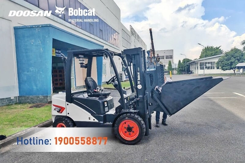 202507-ban-giao-3-xe-nang-dau-3-tan-d30s-7-bobcat-6