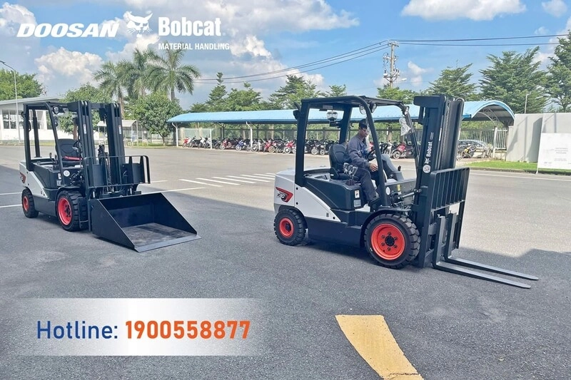 202507-ban-giao-3-xe-nang-dau-3-tan-d30s-7-bobcat-8