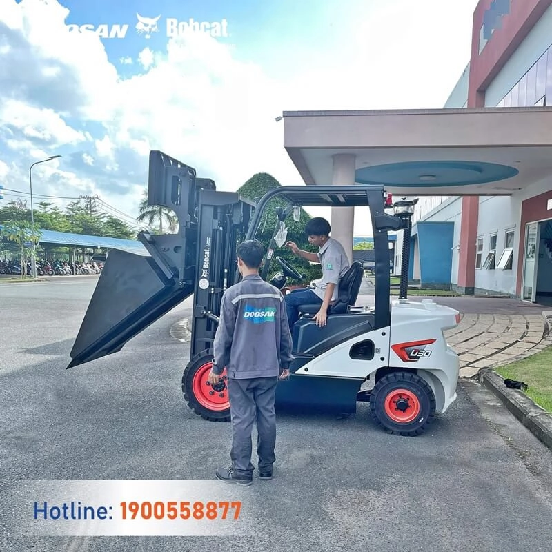 202507-ban-giao-3-xe-nang-dau-3-tan-d30s-7-bobcat-9