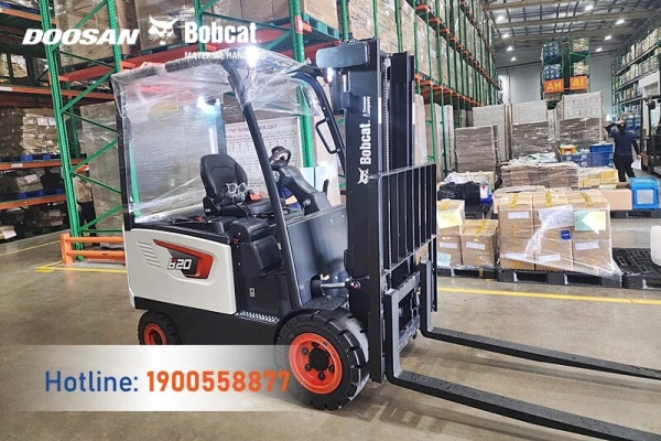 Bàn giao xe nâng điện Bobcat 2 tấn B20S-7 tại Hà Nam