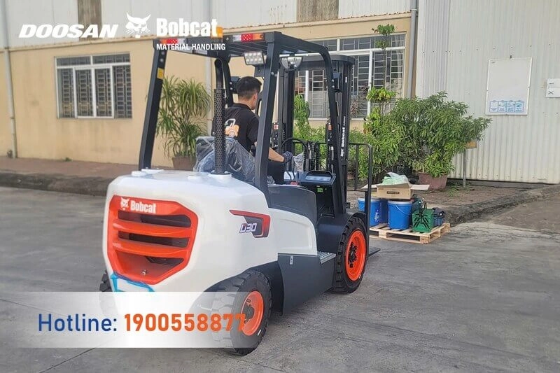 202509-ban-giao-xe-nang-dau-3-tan-bobcat-hung-yen-thumb