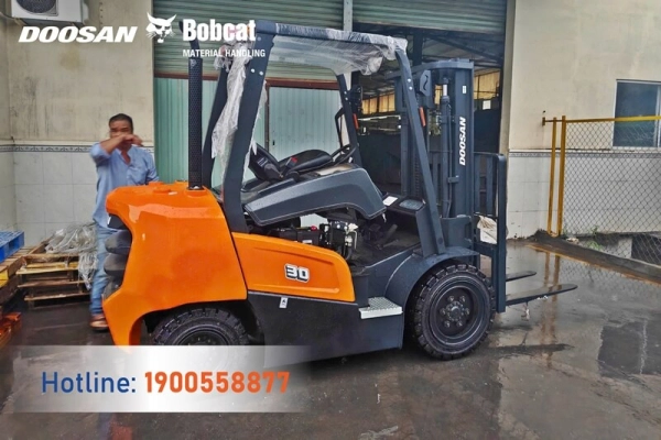 Bàn giao xe nâng dầu D30NXP– Chiếc Doosan 3 tấn màu cam tồn kho cuối cùng của TST