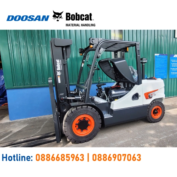 Bàn giao xe nâng dầu 5 tấn Bobcat D50SC-5 tại Hưng Yên